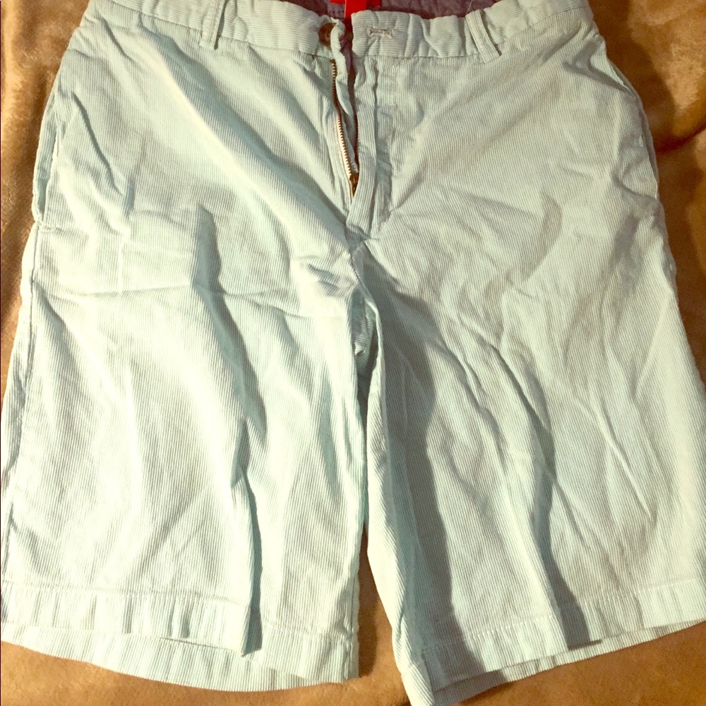 Izod Men’s pin stripe shorts